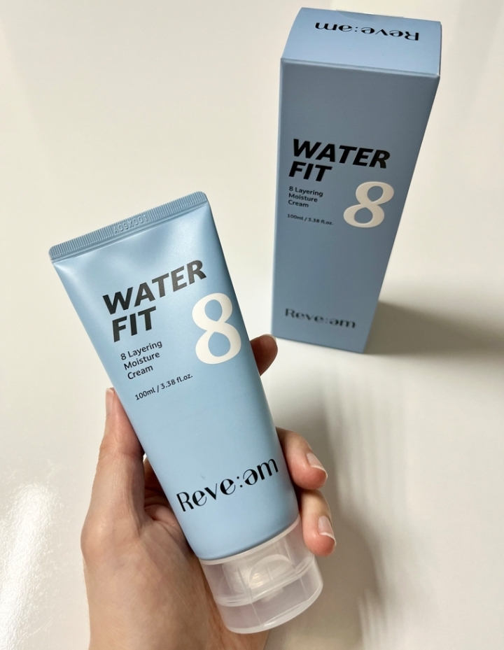 <img src="reveam-water-fit-packaging.jpg" alt="بسته بندی کرم مرطوب کننده Reveam Water Fit" title="پک اصلی کرم ریوییم" loading="lazy">