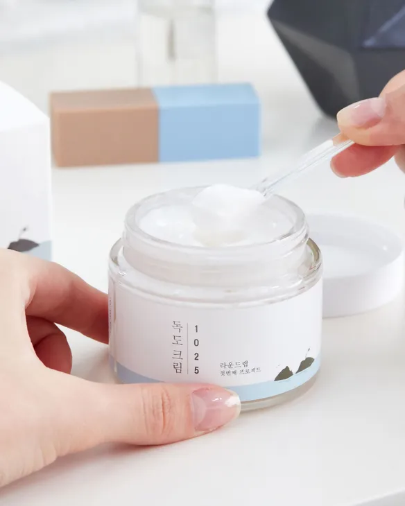 کرم مرطوب کننده دکتر Dokdo کره‌ای Round Lab 1025 Dokdo Cream آبرسان و نرم کننده پوست