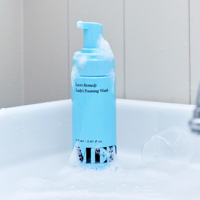 3. بافت فومی نرم Medion Lacto Remedy Lady’s Foaming Wash روی پوست